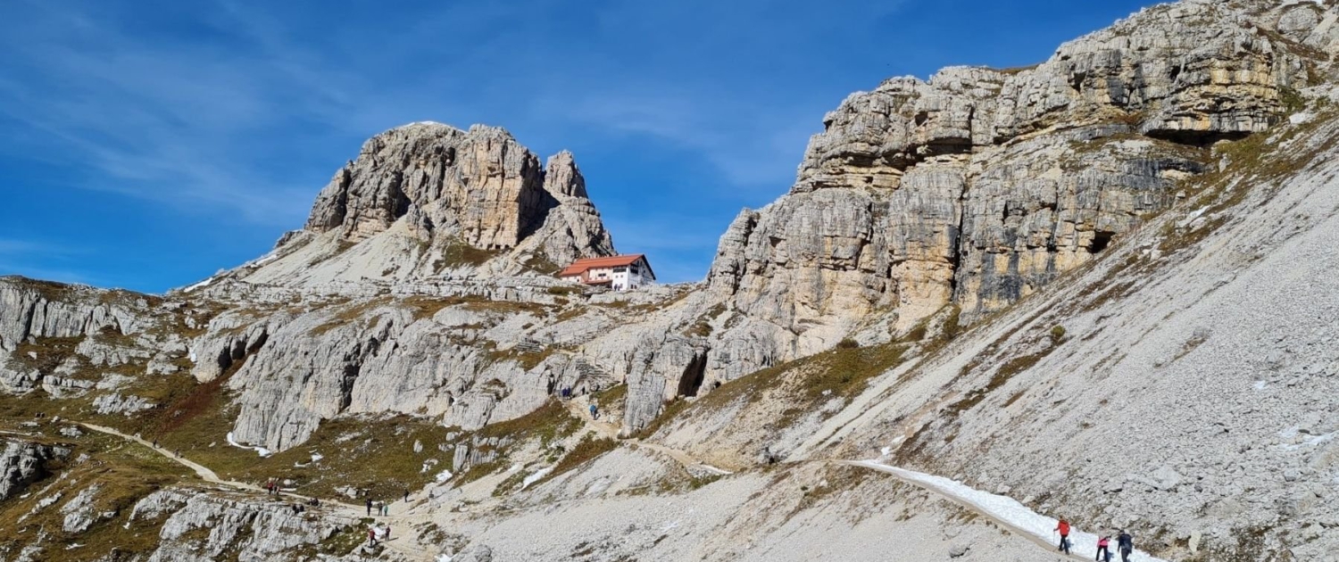 Wanderung um die Drei Zinnen - Blick auf Drei Zinnenhütte