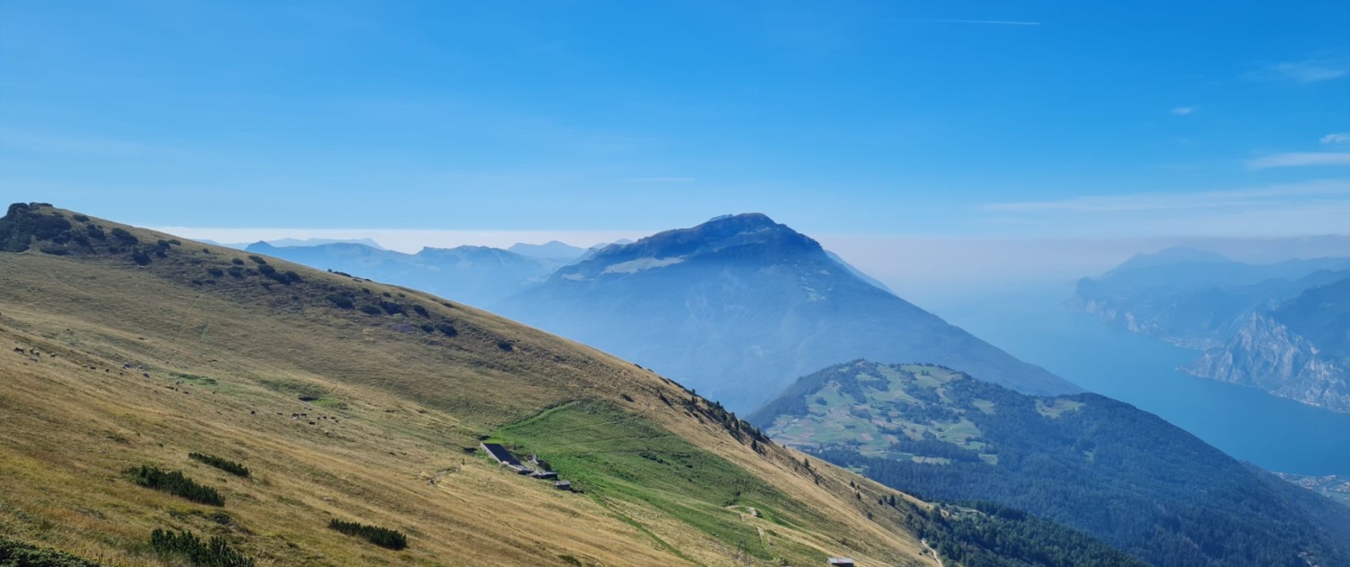 Wanderung auf den Monte Stivo - Abstieg am Grat