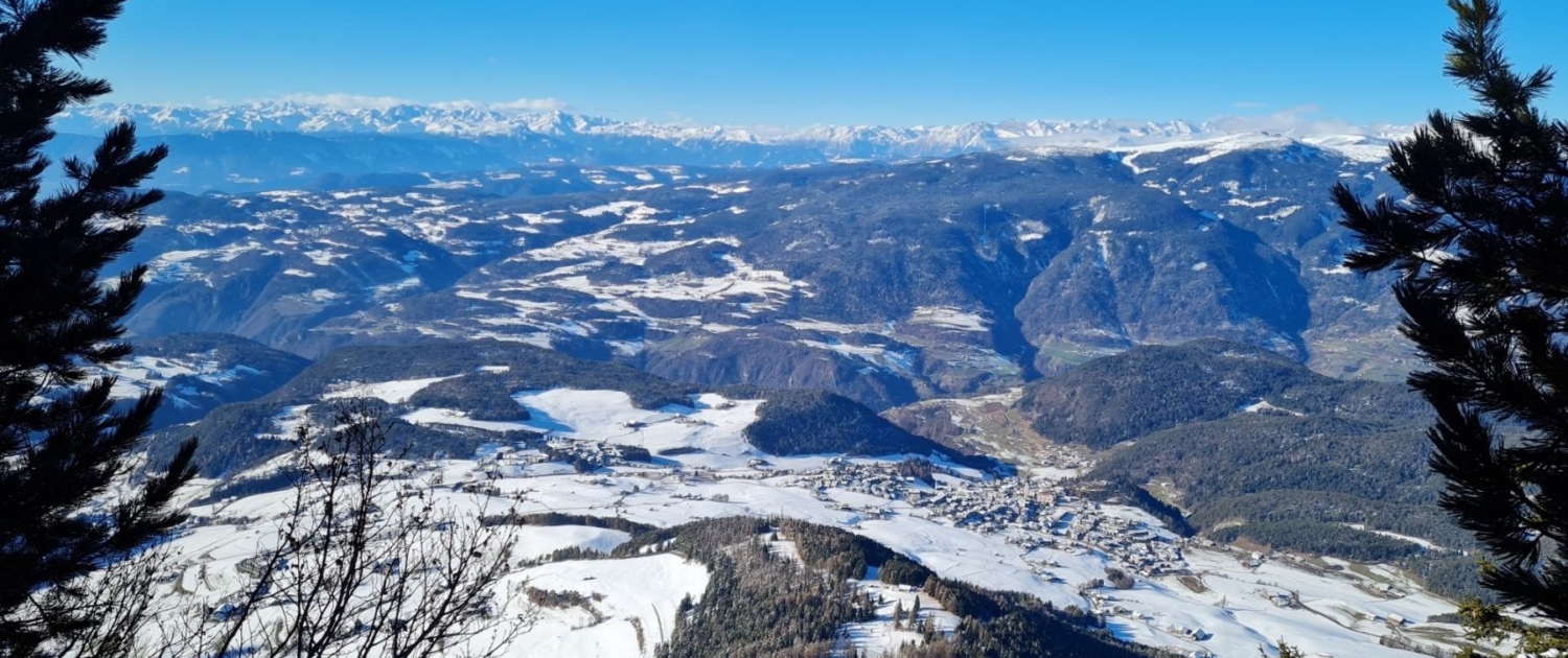 Schneeschuhtour um den Puflatsch - Tiefblick nach Kastelruth