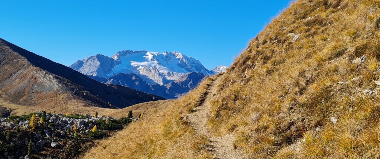 Wanderung auf den Settsass - Richtung Siefsattel mit Blick auf Marmolada