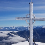 Winterwanderung am Achensee: Gipfelkreuz Unnütz