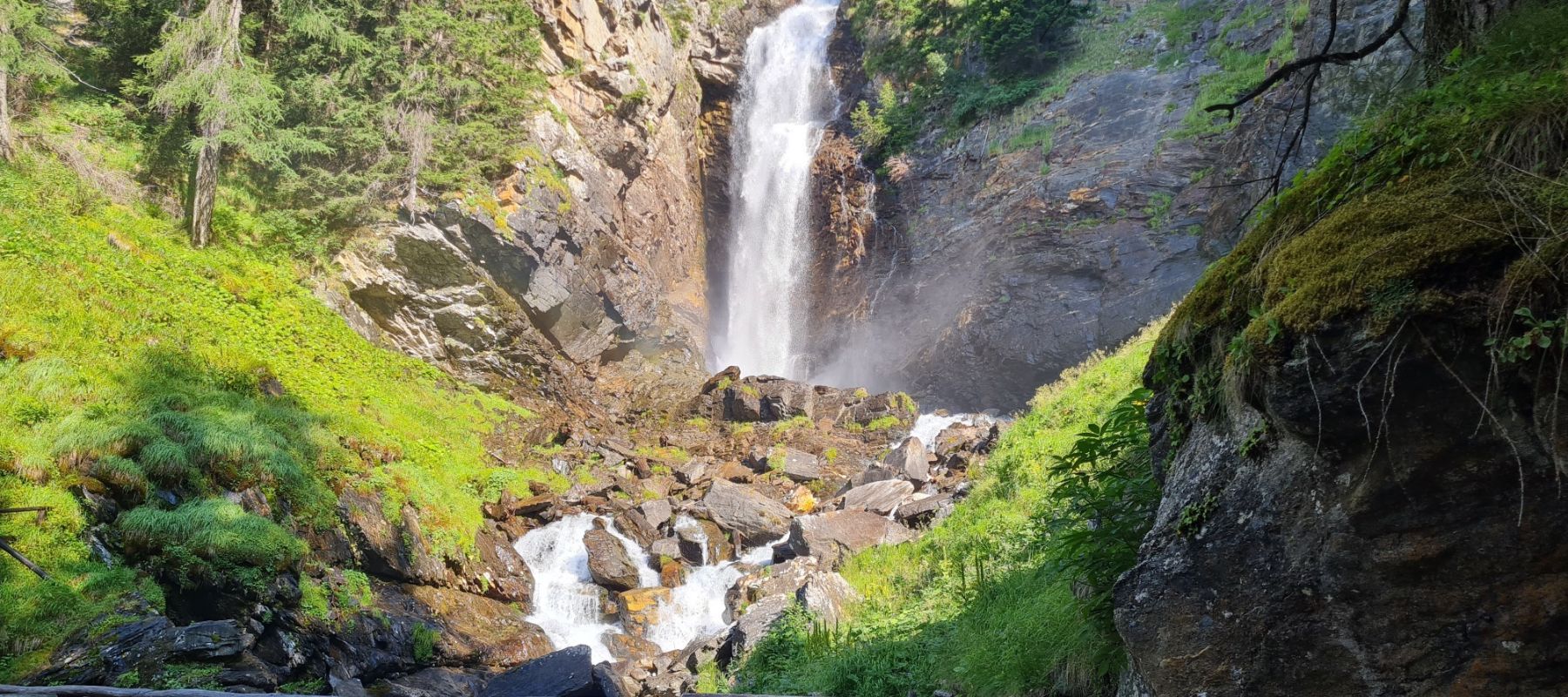 Wanderung zu den Saent Wasserfällen