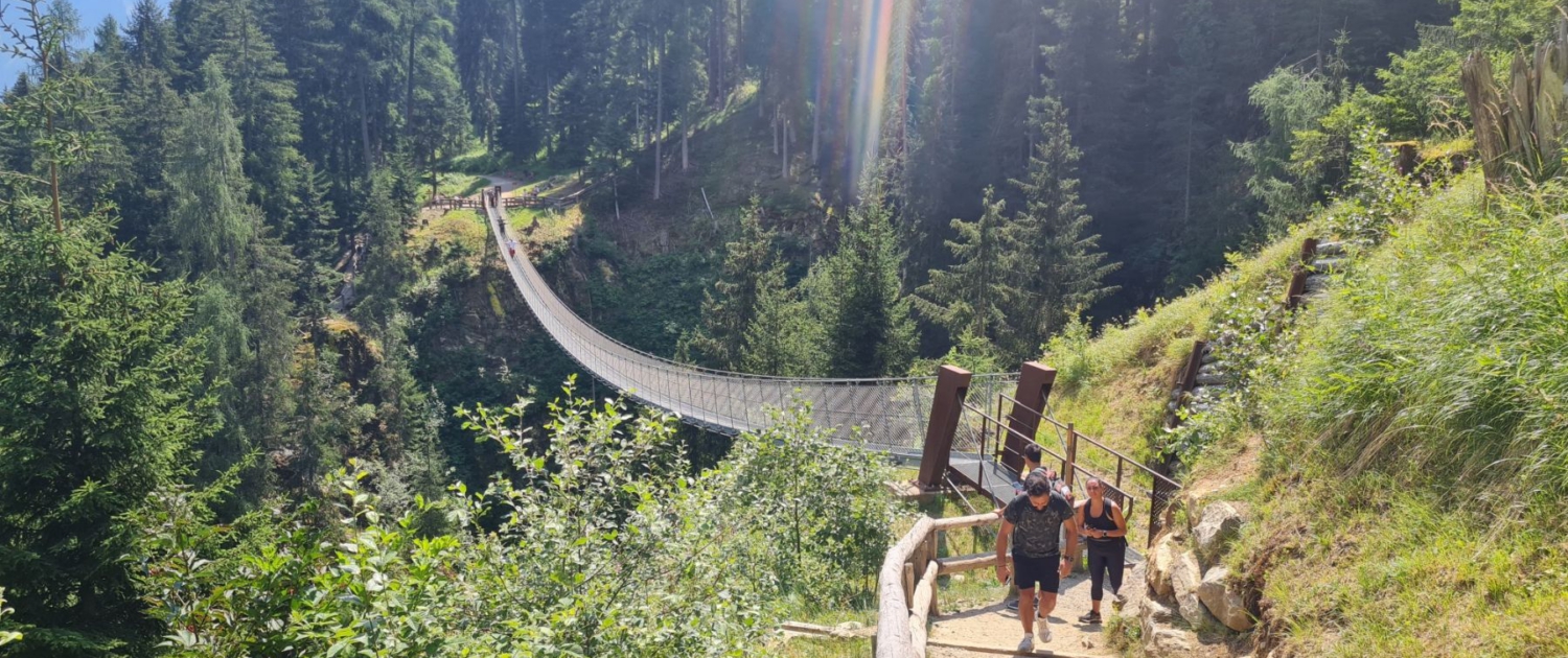 Trentino - Wanderung zu den Saent Wasserfällen: Ponte Sospeso